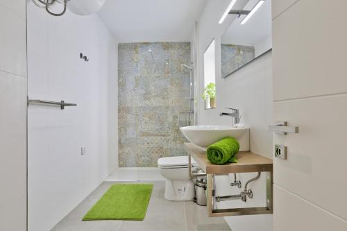 Exquisite 3-bedroom Duplex Penthouse with Jacuzzi in Valletta Centre - image 3