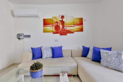 Exquisite 3-bedroom Duplex Penthouse with Jacuzzi in Valletta Centre, Валетта (фото 6)