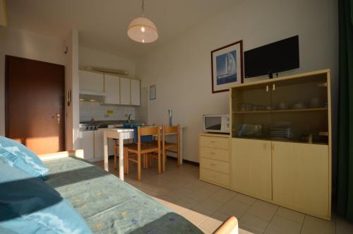 One-Bedroom Apartment image 10