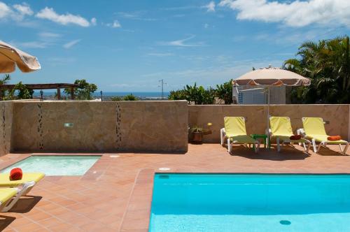 Villa Los Azules with pool and jacuzzi