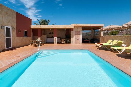 Villa Los Azules with pool and jacuzzi