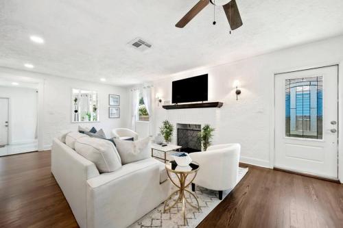 Cozy West Palm Beach Home l 10min to Municipal Beach and more! in West Palm Beach, USA