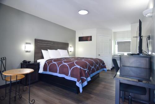 1 queen bed