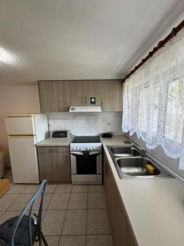 주방, Raches Prime Apartments in 라카이