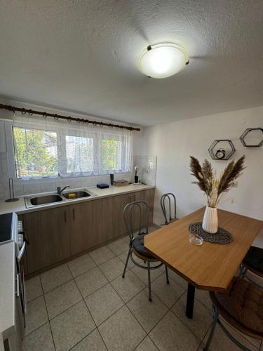 주방, Raches Prime Apartments in 라카이