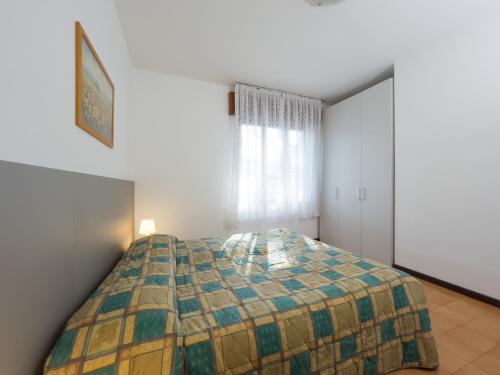 Two-Bedroom House image 10