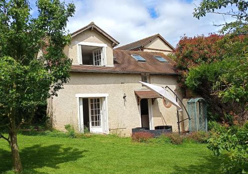 La petite maison gîte à louer Brissard