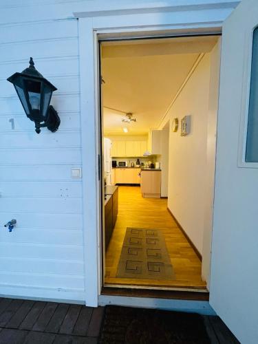 Spacious Waterfront Apartment with Free Parking - upgraded 2024