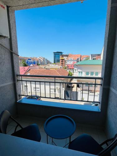Central and bright 2 bedroom, 3 balconies in Rotkvarija