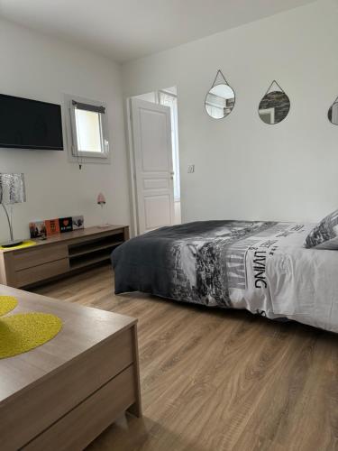 La petite maison de la gare in Nemours