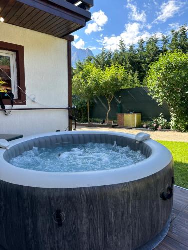 Pezsgőfürdő, Casa Rares Busteni in Poiana Tapului