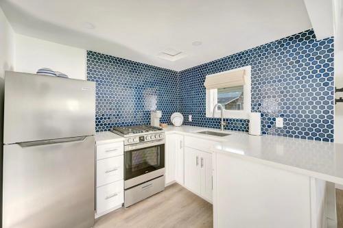 570463936 Marina Bay Cottages