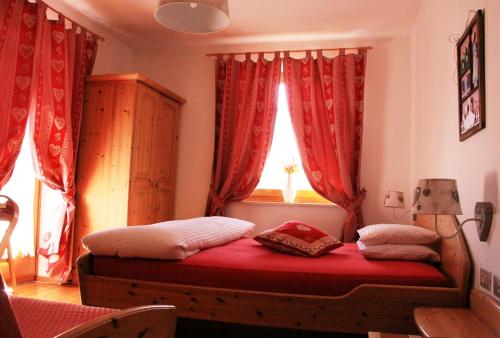 Garni BiancaNeve Room Type - Deluxe Triple Room