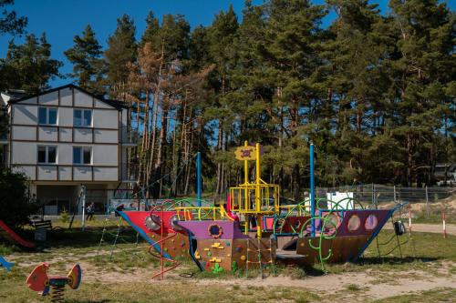 Apartament 12B Niebieskie Apartamenty Poddąbie z basenem krytym, odkrytym, salą zabaw, animacjami