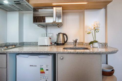 One-Bedroom Apartment image 7