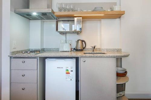 One-Bedroom Apartment image 6