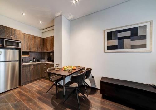 Classy and stylish apartment next to Hilton, Atény