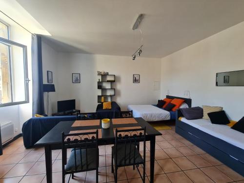 LE PRIEURE - STUDIOS jusqu'à 4 personnes
