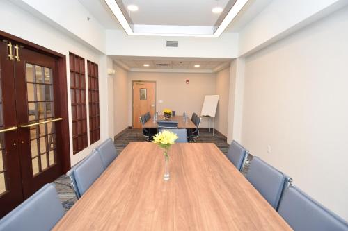Holiday Inn Express Syracuse Airport by IHG in North Syracuse, USA