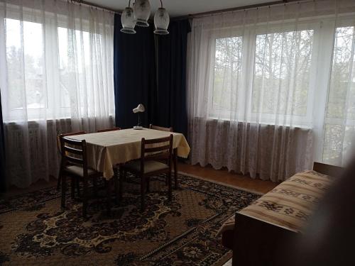 Dom na wsi z dużym ogrodem (Dom na wsi z duzym ogrodem) in Boratyn