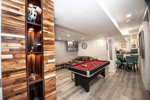 Luxury 2BR Guest Suite — other in 18 Venice Crescent, Vaughan, L4J 7S9, Canada