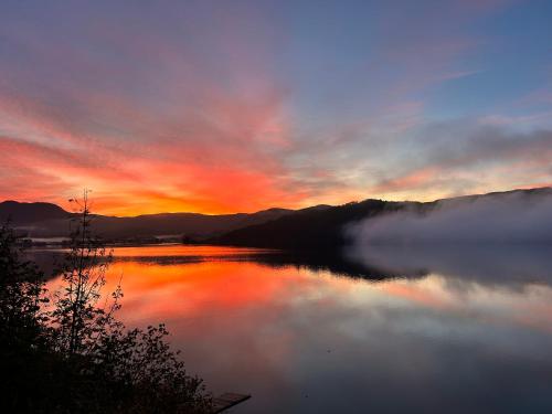 ชายหาด, Magnar in เอทน่ะ