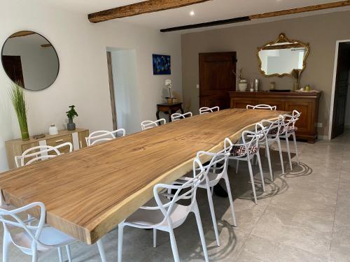 Maison de la tuilière hautes alpes piscine et boulodrome 12 personnes gîte à louer Lagrand