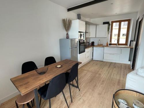 Kitchen, La Batellerie, vue sur Rhone in Tain-l'Hermitage