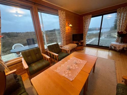 Koselig hytte ved sjøen! in Лінда