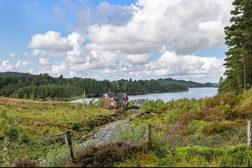 Koselig hytte ved sjøen! in Лінда
