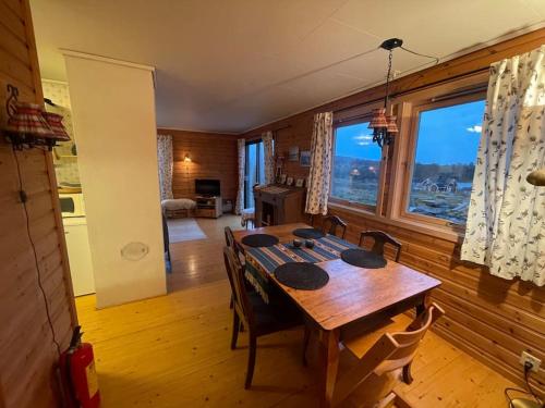 Koselig hytte ved sjøen! in Лінда