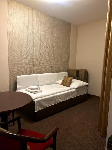 Standard Suite image 5