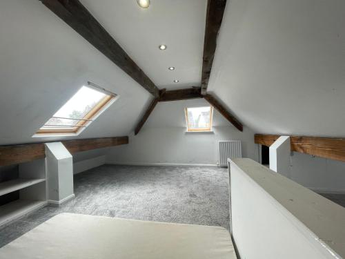 Knowle lane in เวอร์โลว์