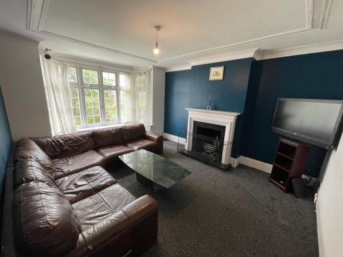 Knowle lane in เวอร์โลว์