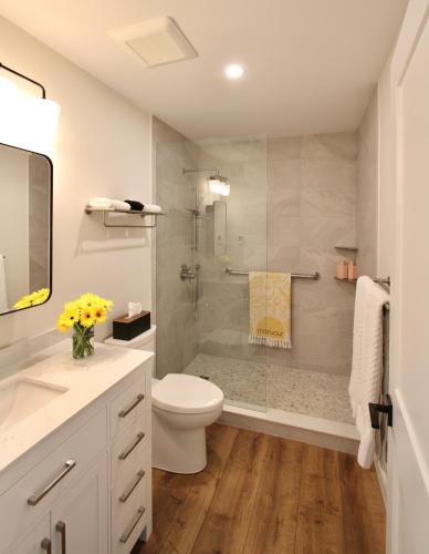 Zuhanyzó, The Loft Retreat in Saugeen Shores (ON)