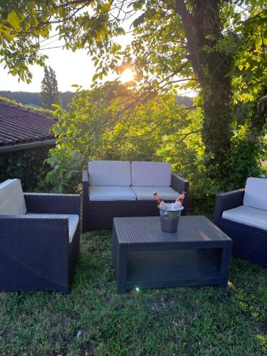 La Colline de Tilleul - Les Tilleuls - 4 STAR RATED - stunning cottage with pool near Aubeterre in i in Aubeterre-sur-Dronne