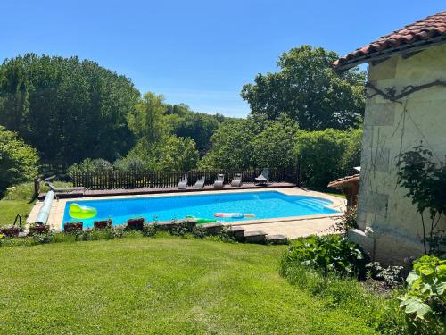 La Colline de Tilleul - De La Colline 4 STAR RATED - Beautiful Cottage Near Aubeterre in Aubeterre-sur-Dronne