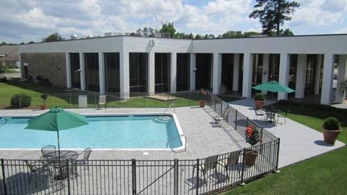 Landmark Inn
