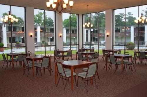 Landmark Inn