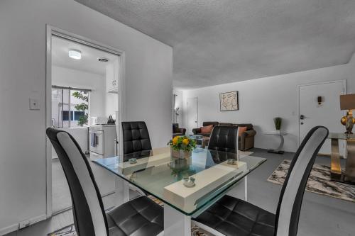 Prime Location 1 Bedroom and Bathroom Retreat in Beverly Hills in Los Angeles, USA