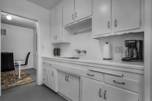 Prime Location 1 Bedroom and Bathroom Retreat in Beverly Hills in Los Angeles, USA