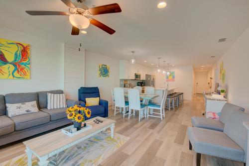 Modern 3BR 3BA Condo Heated Pool & Walk to Madeira Beach, St Pete Beach