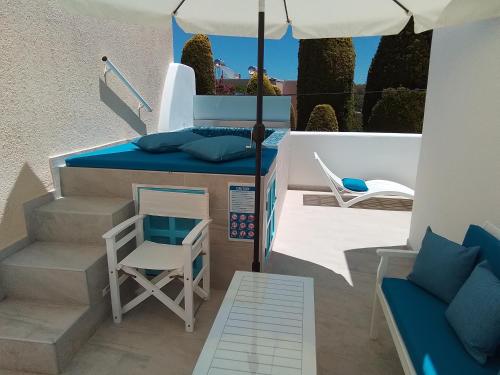Chariot Apartments Santorini 4