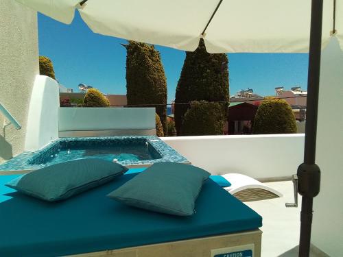 Chariot Apartments Santorini 5