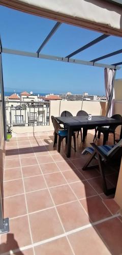 Chilly Apartment - Sunny rooftop terrace with ocean view 5