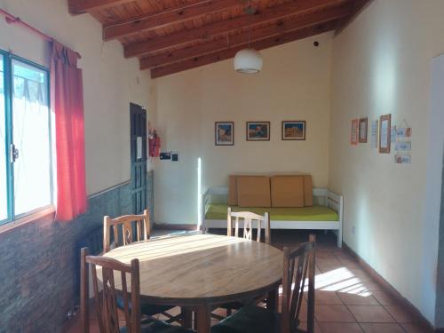 บริการและสิ่งอำนวยความสะดวก, Casas HG-Acepta mascotas-Desayuno sencillo-Pileta climatizada en predio a 2 kilómetros (Casas HG-Desayuno sencillo entregado al check in-Pileta climatizada en predio a 2 kilometros-Acepta ) in อวยร์ตา กรังเด