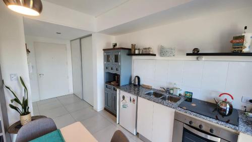 주방, Alojate en METRA Puerto Norte, luminoso estudio con pileta, gym y balcon in 라스 말비나스