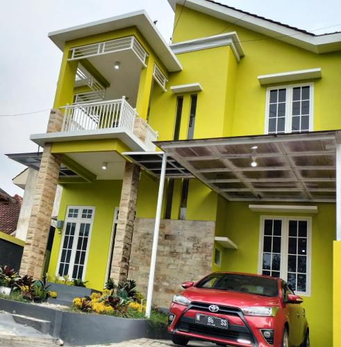 villa 6 kamar tidur