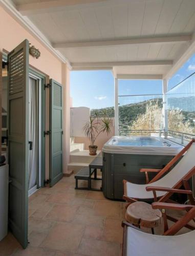 Naxos Chalkion Beautiful Detsis House with jacuzzi in Chalkio
