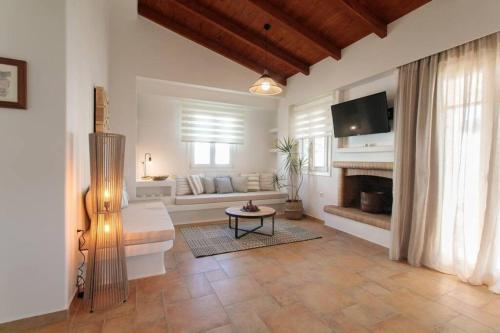 Naxos Chalkion Beautiful Detsis House with jacuzzi in Chalkio